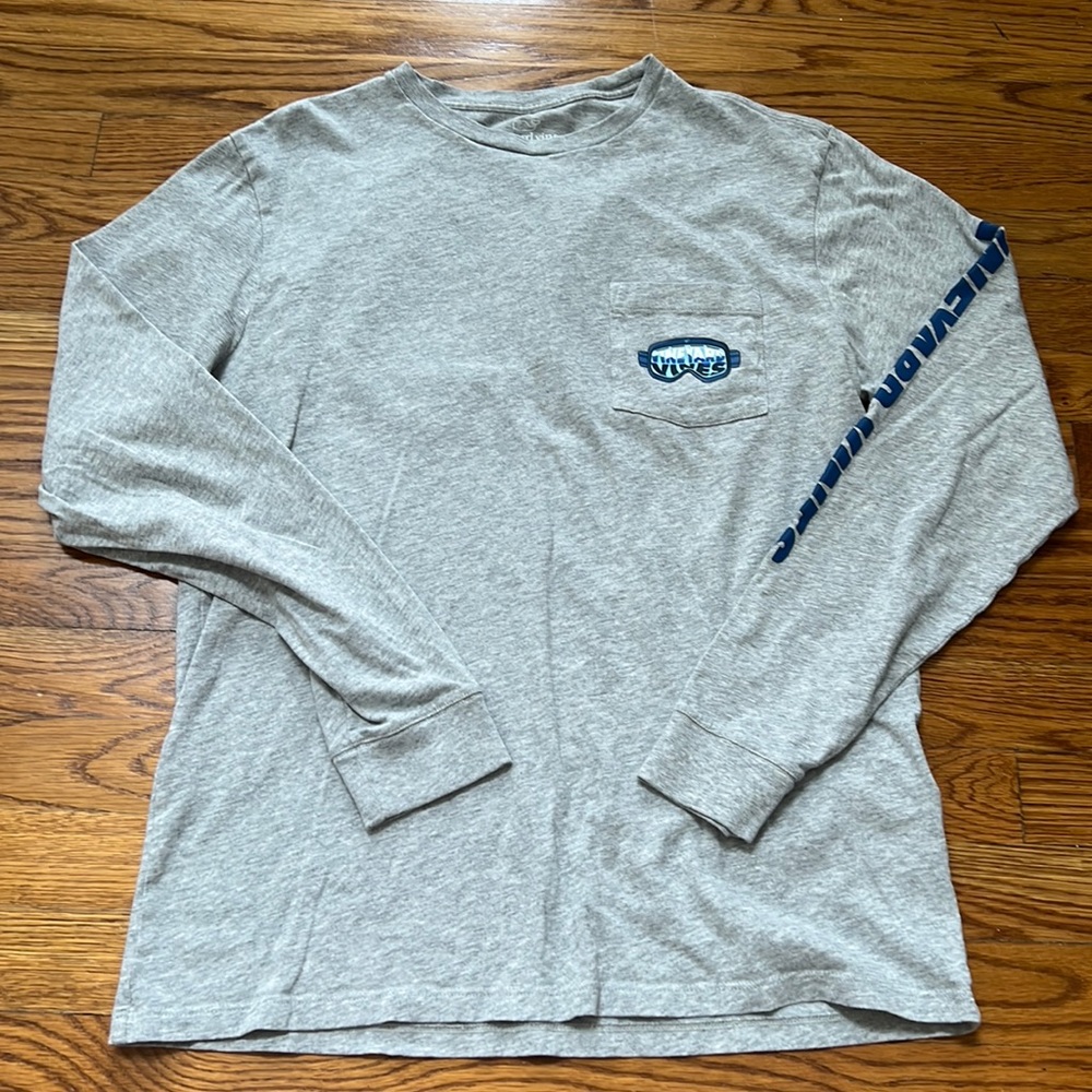 NWOT Sz S vineyard vines T-shirt